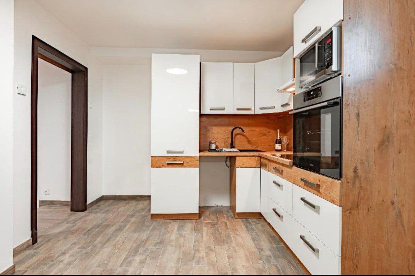 Prodej bytu 2+1 64 m², Družstevní, Chýně, Středočeský kraj Prodej bytu 2+1 64 m², Družstevní, Chýně, Středočeský kraj