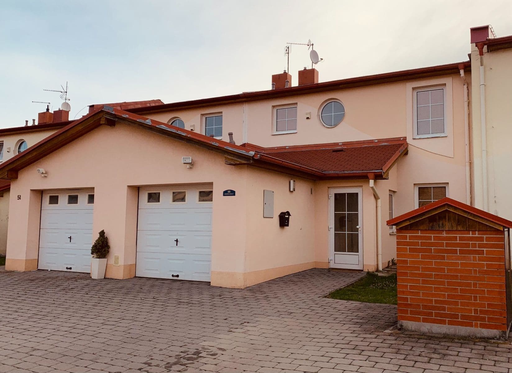 Prodej domu 100 m², pozemek 310 m², Na Skalce, Popovičky, Středočeský kraj Prodej domu 100 m², pozemek 310 m², Na Skalce, Popovičky, Středočeský kraj