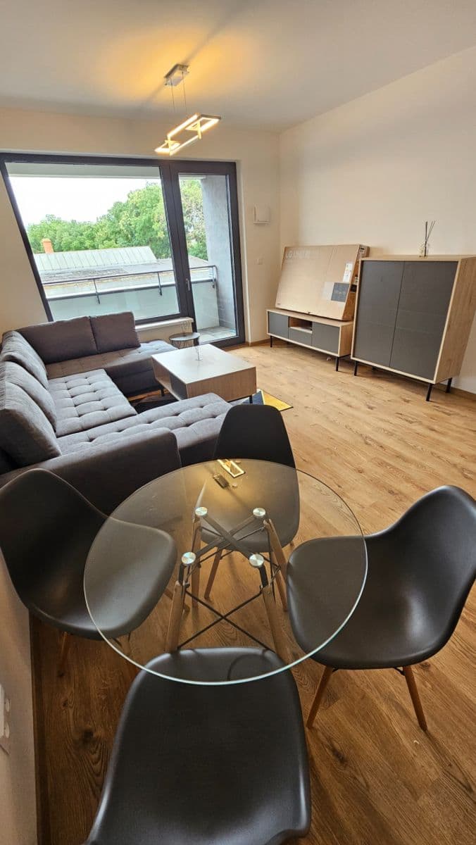 Pronájem bytu 2+1 57 m², Ružinov, Bratislavský kraj Pronájem bytu 2+1 57 m², Ružinov, Bratislavský kraj
