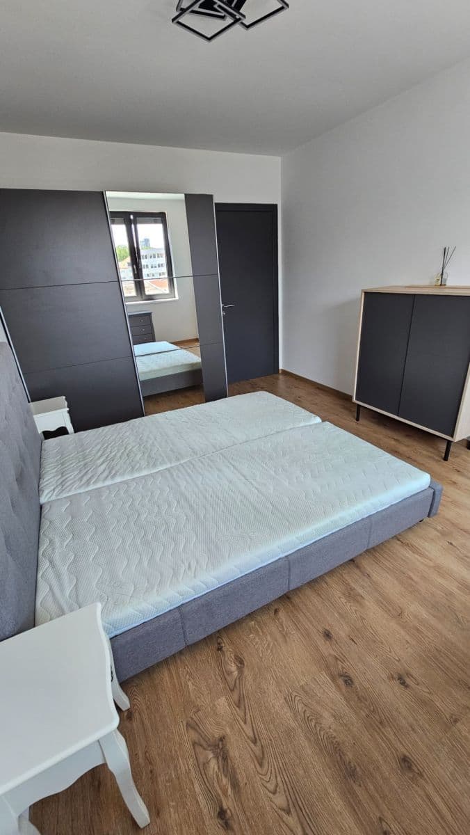 Pronájem bytu 2+1 57 m², Ružinov, Bratislavský kraj Pronájem bytu 2+1 57 m², Ružinov, Bratislavský kraj