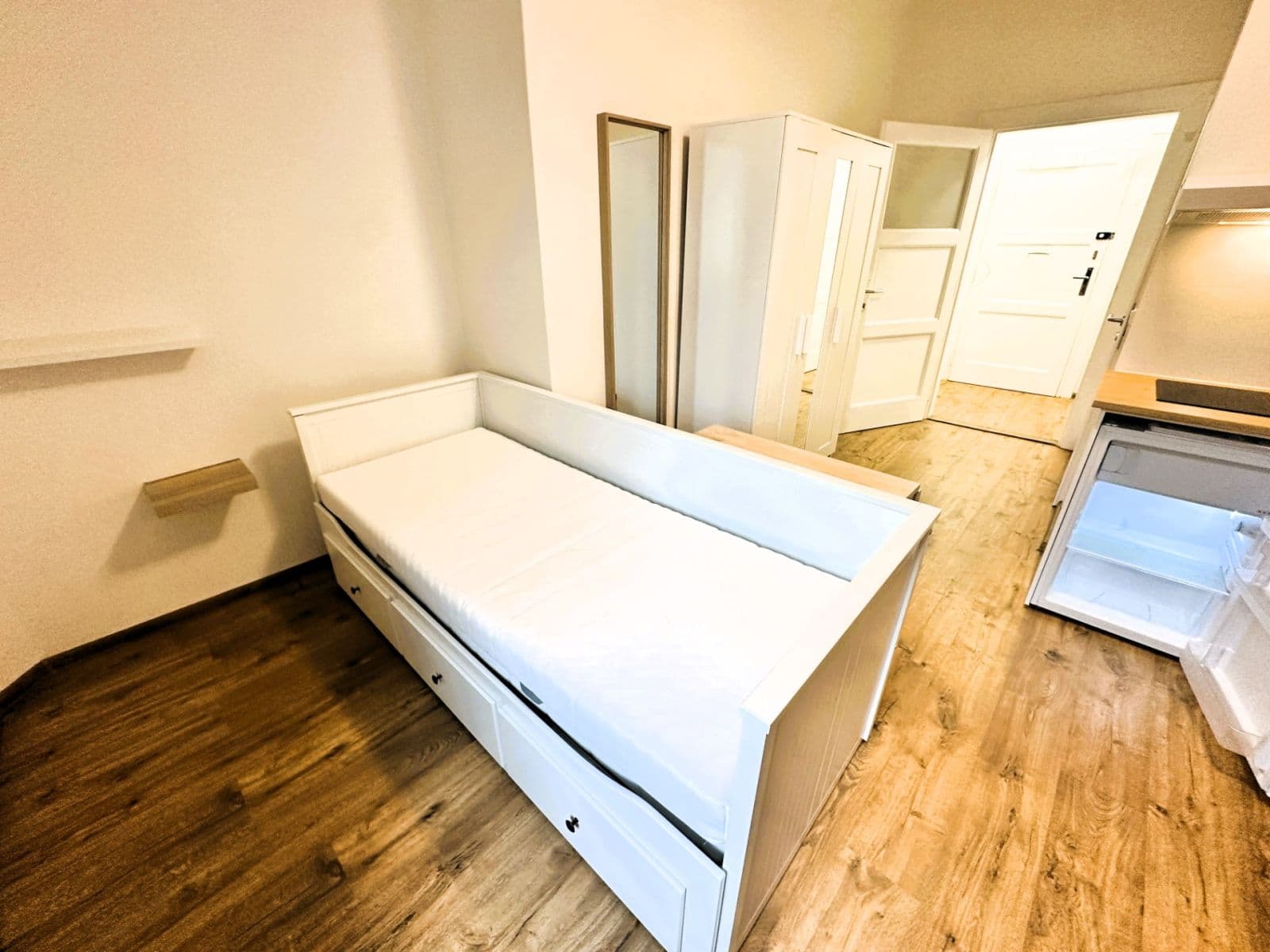 Pronájem bytu 1+kk 25 m², Slezská, Praha, Praha Pronájem bytu 1+kk 25 m², Slezská, Praha, Praha