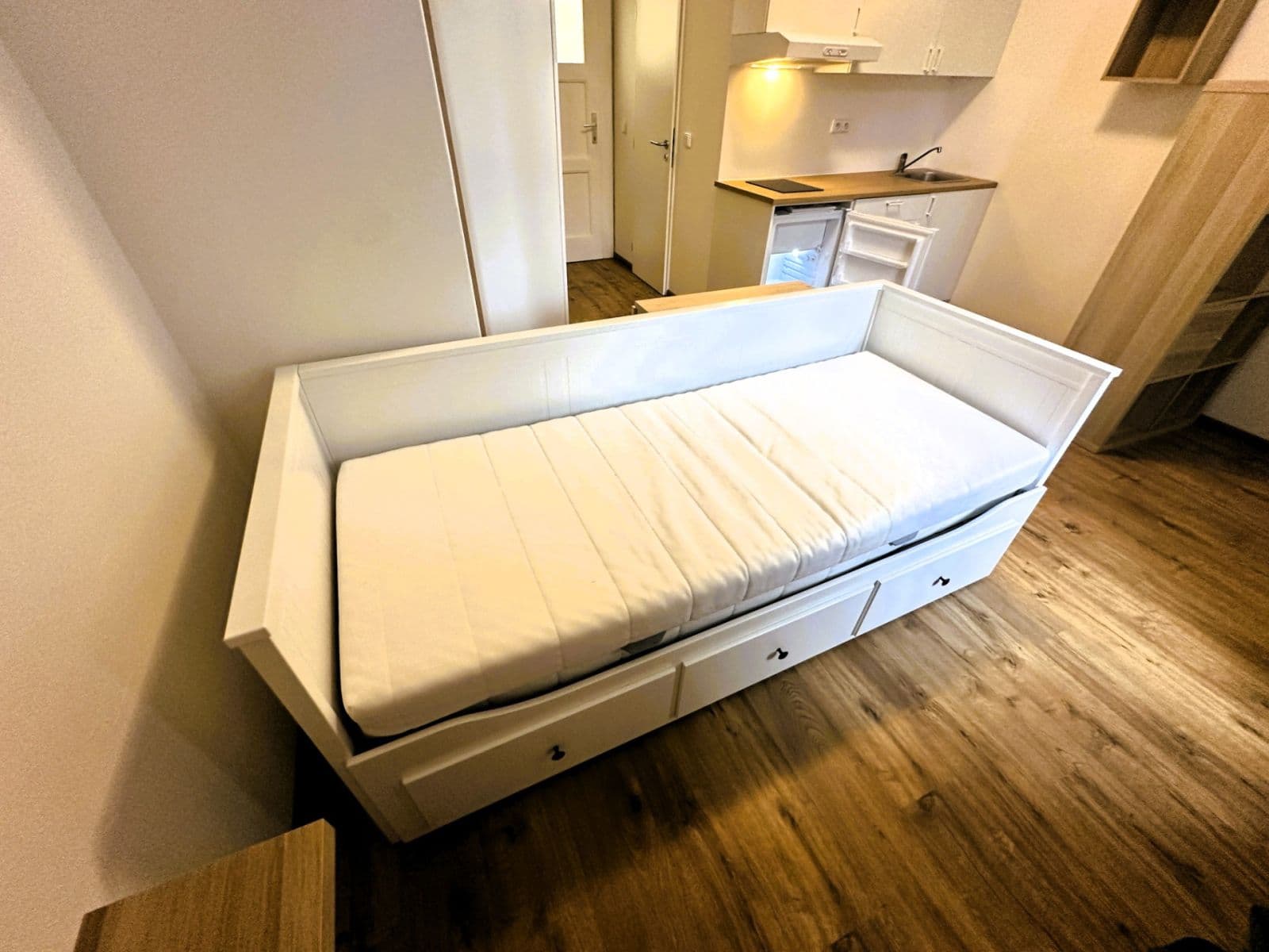 Pronájem bytu 1+kk 25 m², Slezská, Praha, Praha Pronájem bytu 1+kk 25 m², Slezská, Praha, Praha
