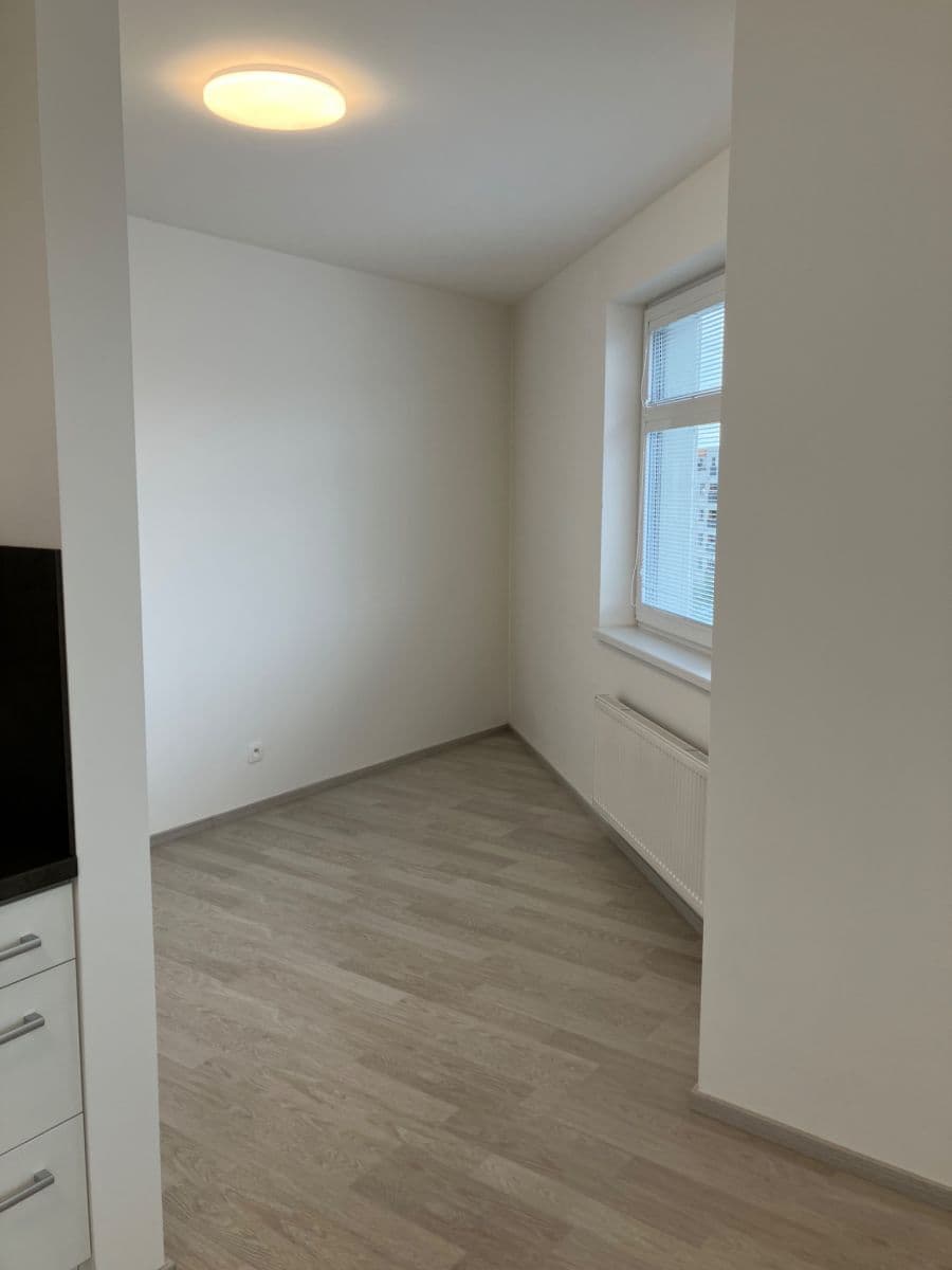 Pronájem bytu 1+kk 38 m², Ke Kříži, Praha, Praha Pronájem bytu 1+kk 38 m², Ke Kříži, Praha, Praha