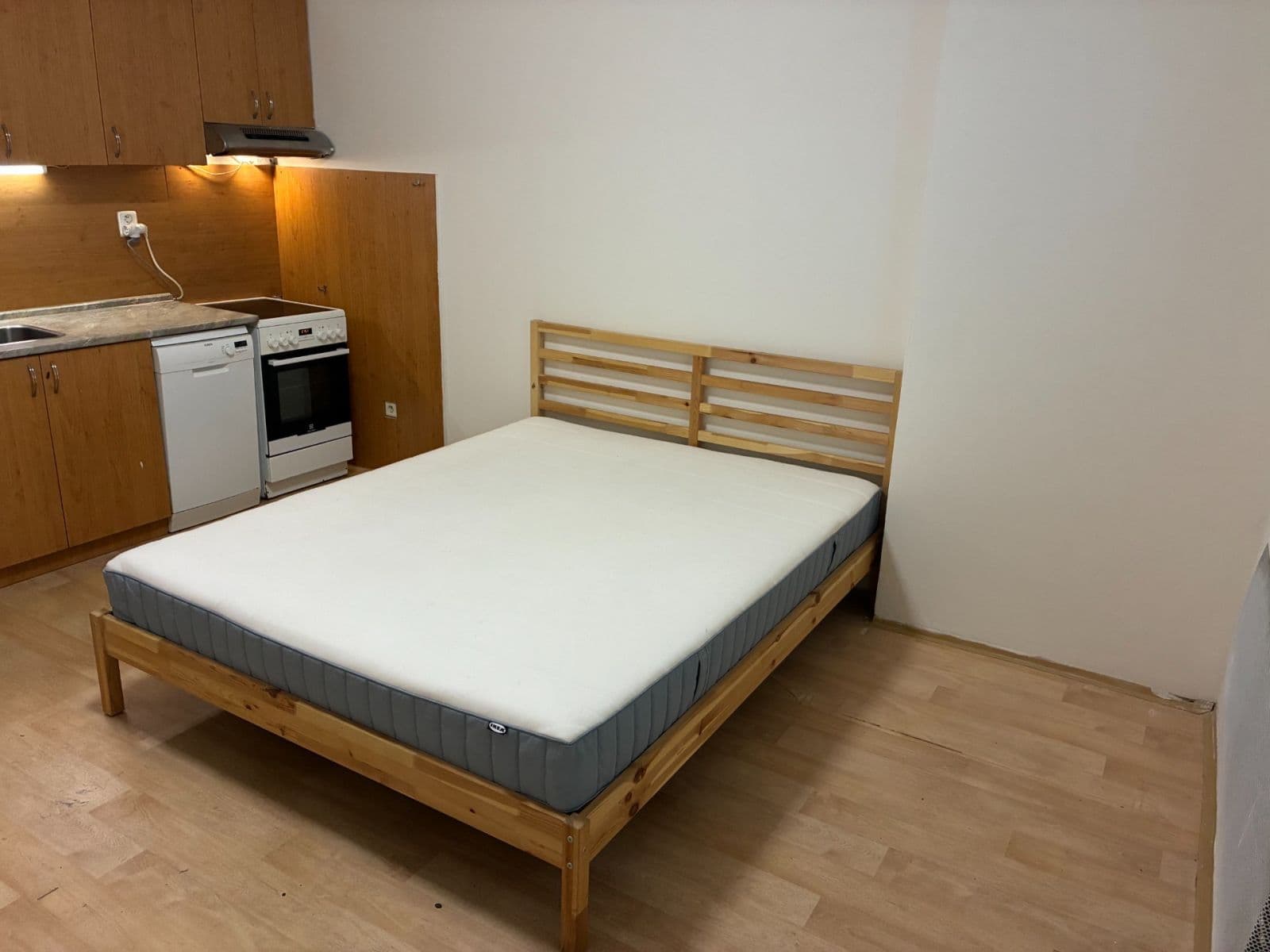 Pronájem bytu 1+kk 25 m², U Jezerky, Praha, Praha Pronájem bytu 1+kk 25 m², U Jezerky, Praha, Praha