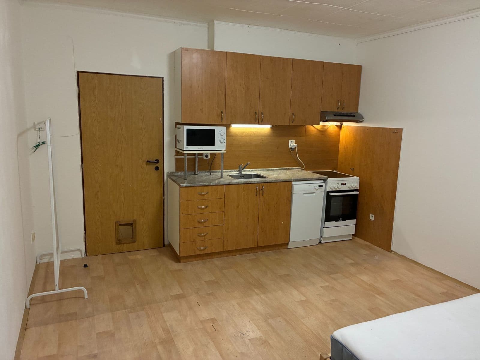 Pronájem bytu 1+kk 25 m², U Jezerky, Praha, Praha Pronájem bytu 1+kk 25 m², U Jezerky, Praha, Praha