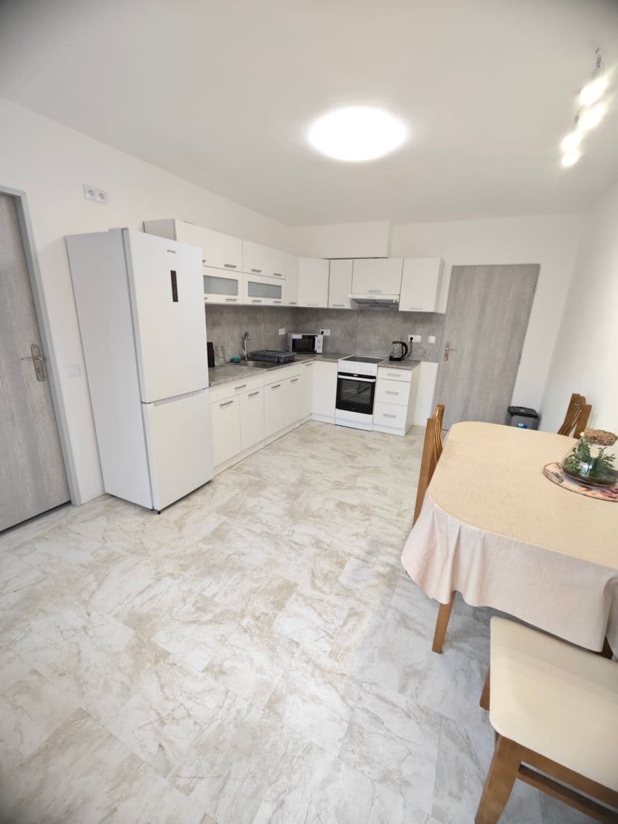 Pronájem bytu 3+1 68 m², Třeboradická, Praha, Praha Pronájem bytu 3+1 68 m², Třeboradická, Praha, Praha