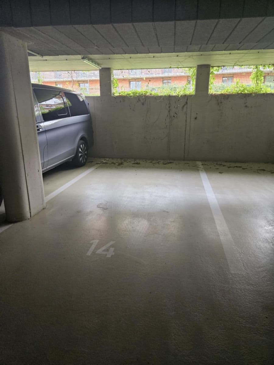 Pronájem garáže 14 m², Vrátnická, Praha, Praha Pronájem garáže 14 m², Vrátnická, Praha, Praha