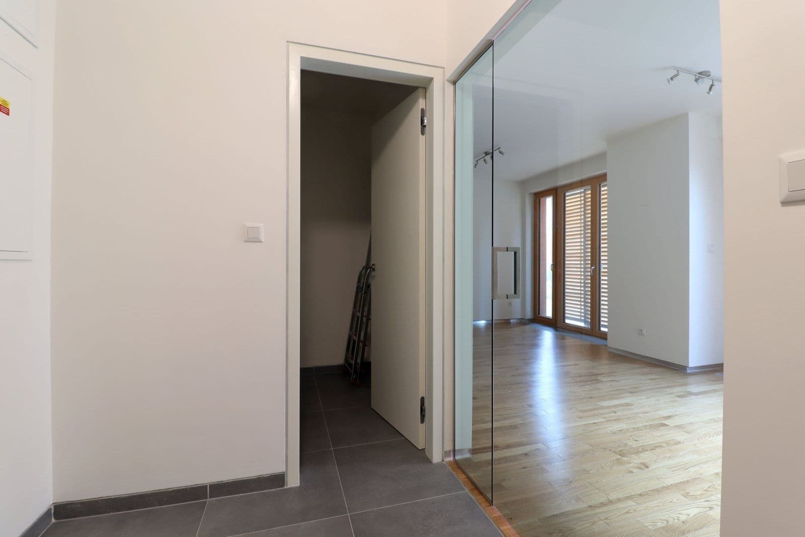 Pronájem bytu 2+kk 53 m², Na návsi, Praha, Praha Pronájem bytu 2+kk 53 m², Na návsi, Praha, Praha