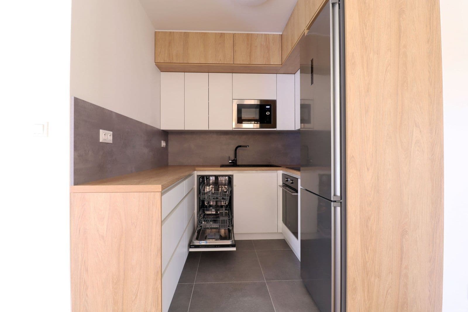 Pronájem bytu 2+kk 53 m², Na návsi, Praha, Praha Pronájem bytu 2+kk 53 m², Na návsi, Praha, Praha