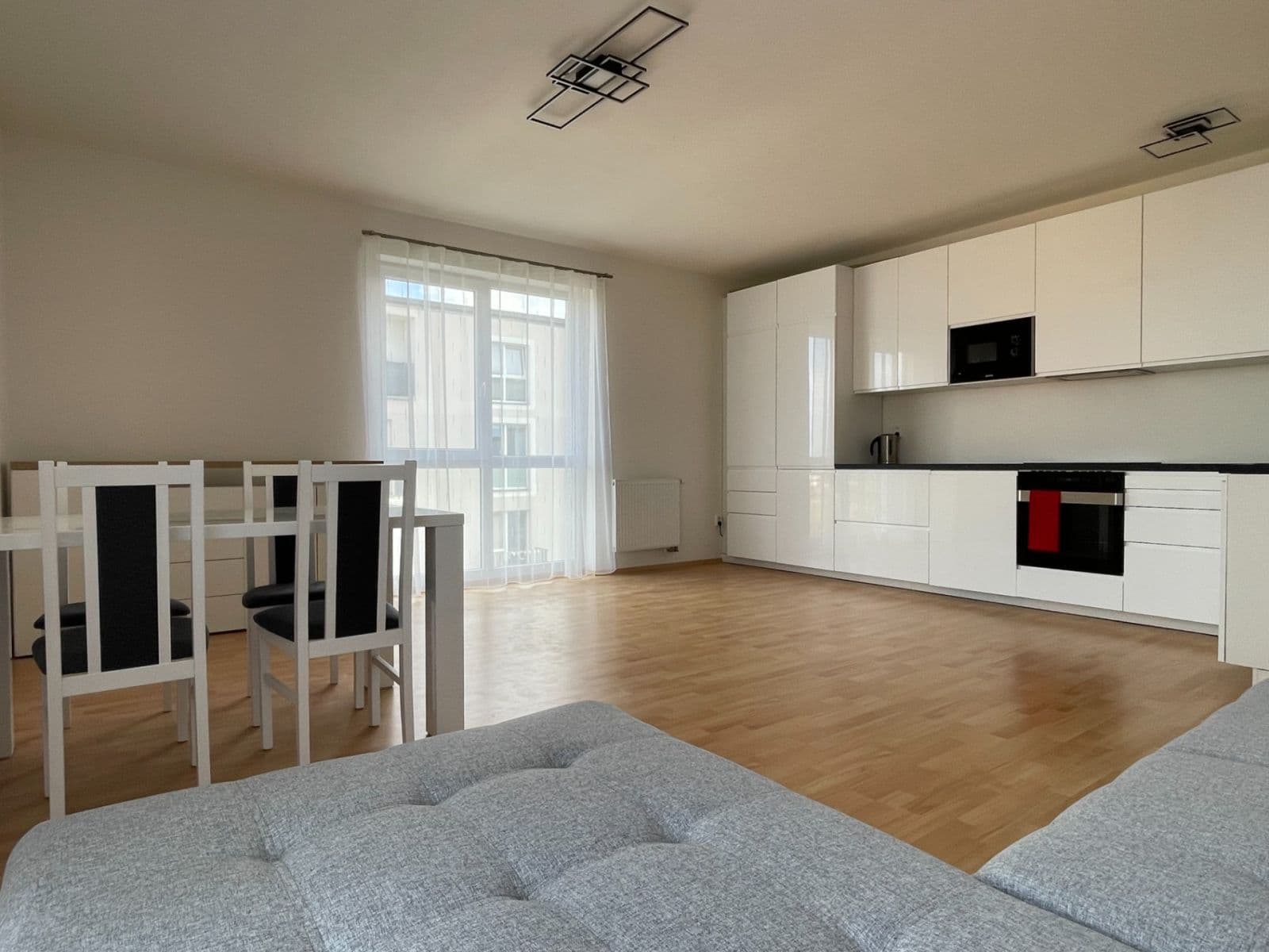 Pronájem bytu 2+kk 62 m², Cedrová, Jesenice, Středočeský kraj Pronájem bytu 2+kk 62 m², Cedrová, Jesenice, Středočeský kraj