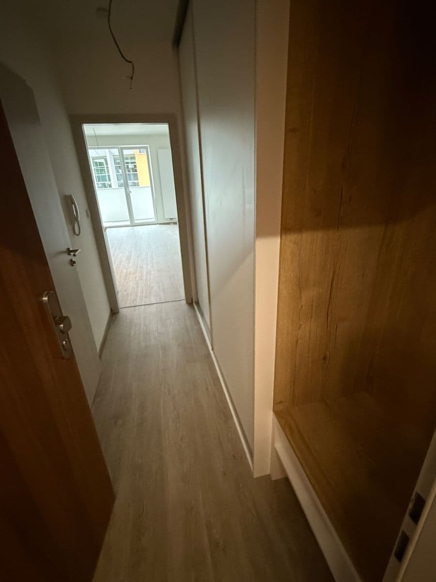Pronájem bytu 1+kk 37 m², Nad Stráněmi, Zlín, Zlínský kraj Pronájem bytu 1+kk 37 m², Nad Stráněmi, Zlín, Zlínský kraj