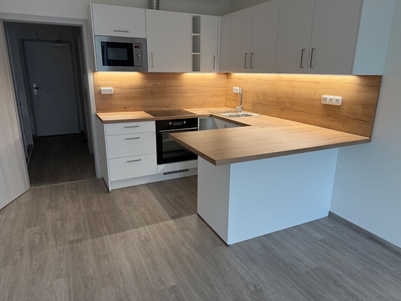 Pronájem bytu 1+kk 37 m², Nad Stráněmi, Zlín, Zlínský kraj Pronájem bytu 1+kk 37 m², Nad Stráněmi, Zlín, Zlínský kraj