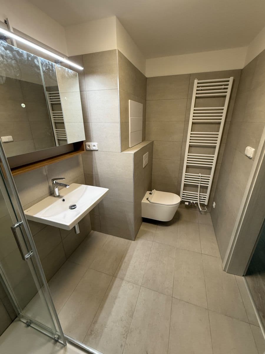 Pronájem bytu 1+kk 37 m², Nad Stráněmi, Zlín, Zlínský kraj Pronájem bytu 1+kk 37 m², Nad Stráněmi, Zlín, Zlínský kraj