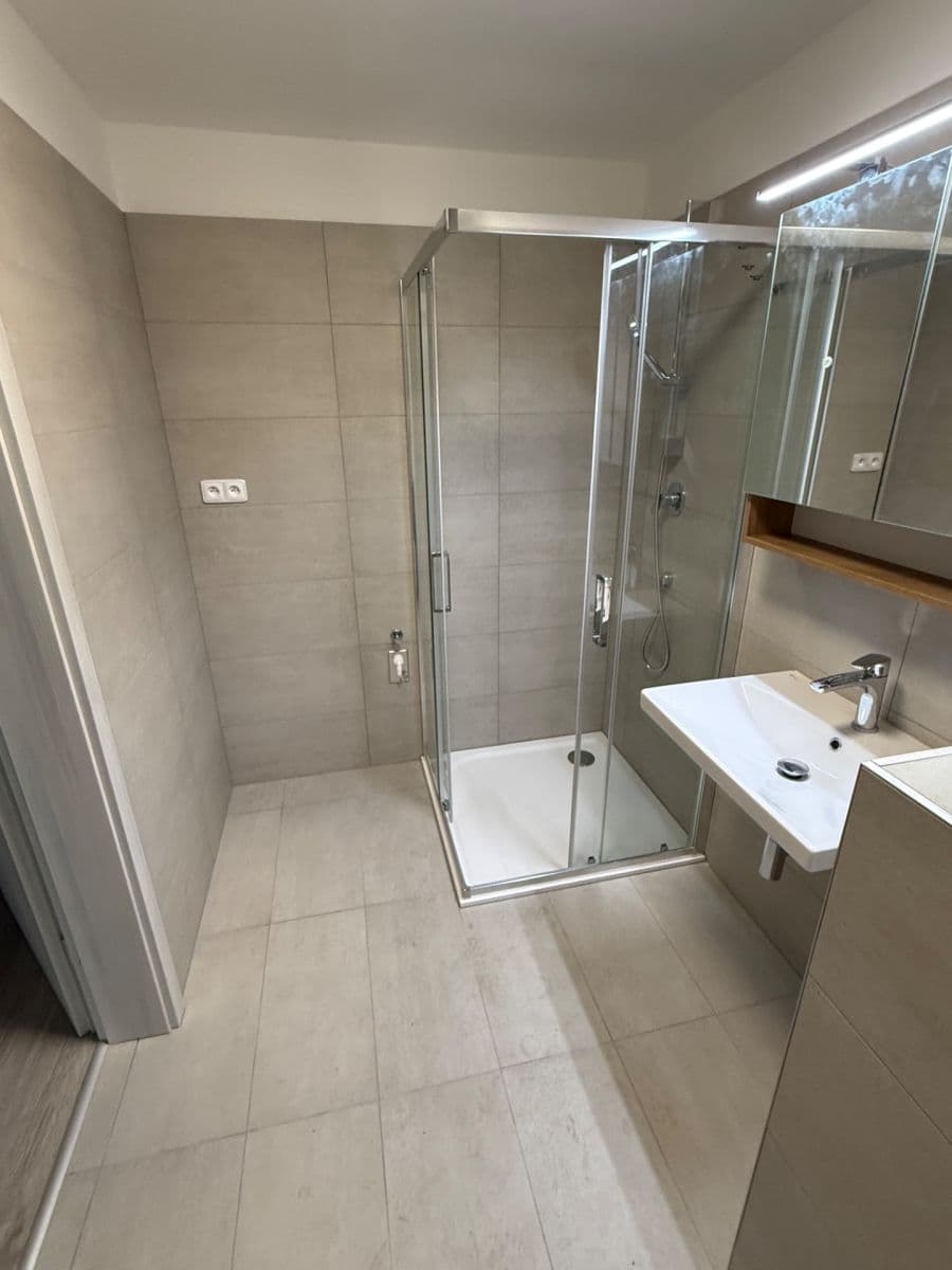 Pronájem bytu 1+kk 37 m², Nad Stráněmi, Zlín, Zlínský kraj Pronájem bytu 1+kk 37 m², Nad Stráněmi, Zlín, Zlínský kraj