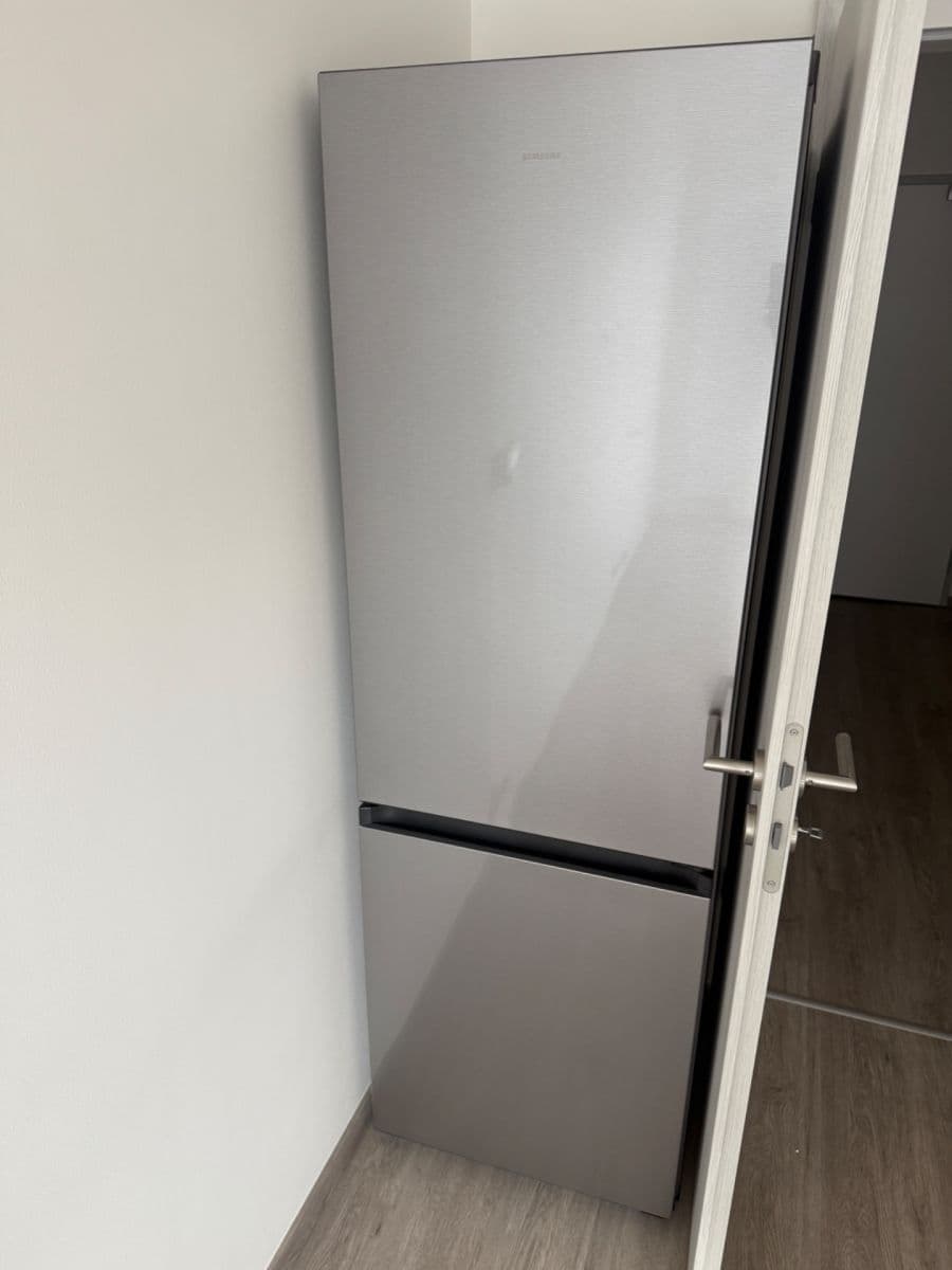 Pronájem bytu 1+kk 37 m², Nad Stráněmi, Zlín, Zlínský kraj Pronájem bytu 1+kk 37 m², Nad Stráněmi, Zlín, Zlínský kraj
