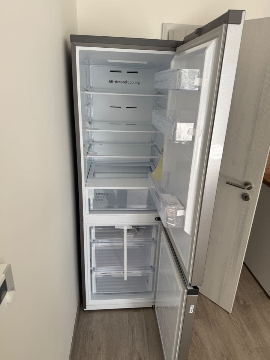 Pronájem bytu 1+kk 37 m², Nad Stráněmi, Zlín, Zlínský kraj Pronájem bytu 1+kk 37 m², Nad Stráněmi, Zlín, Zlínský kraj