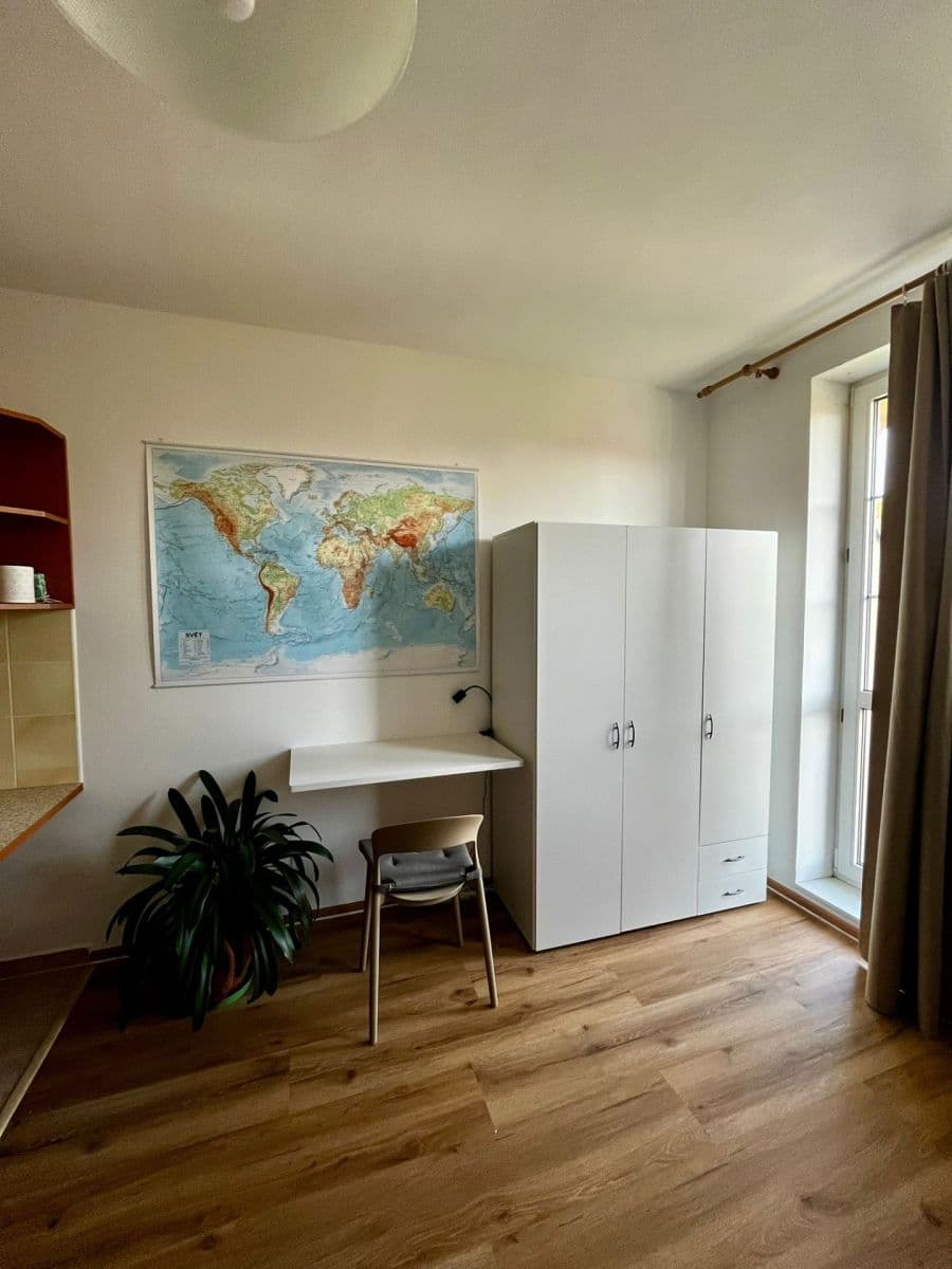 Pronájem bytu 1+kk 33 m², gen. Píky, Olomouc, Olomoucký kraj Pronájem bytu 1+kk 33 m², gen. Píky, Olomouc, Olomoucký kraj