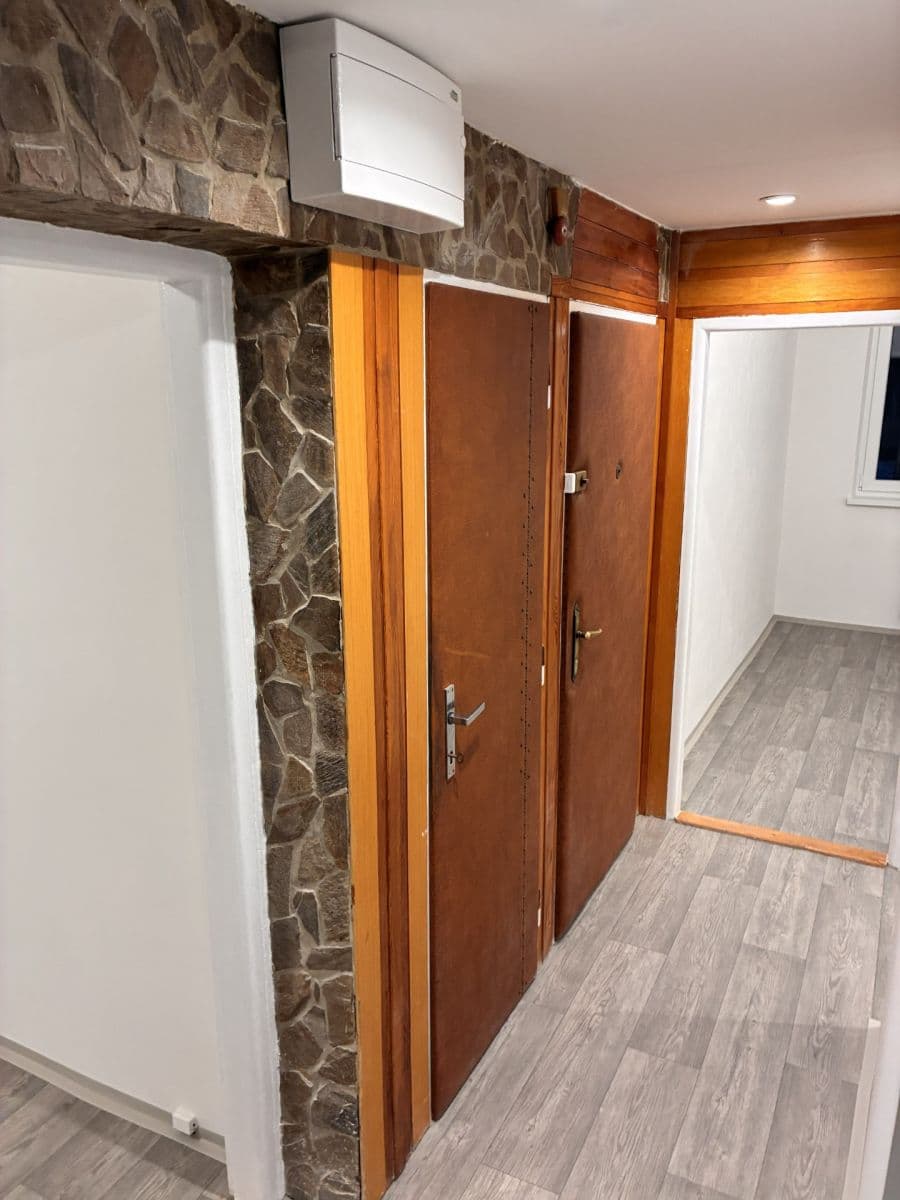 Pronájem bytu 4+kk 64 m², J. A. Komenského, Meziboří, Ústecký kraj Pronájem bytu 4+kk 64 m², J. A. Komenského, Meziboří, Ústecký kraj