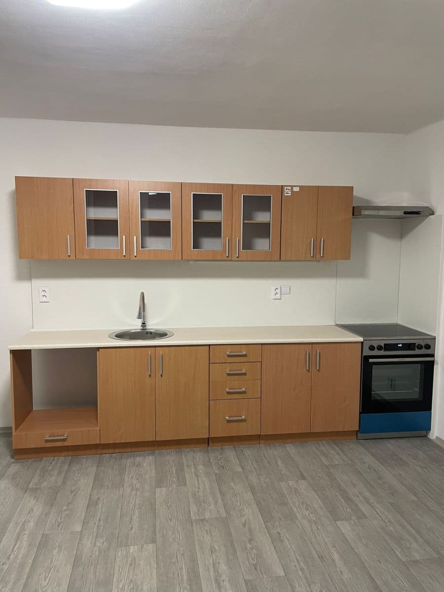 Pronájem bytu 4+kk 64 m², J. A. Komenského, Meziboří, Ústecký kraj Pronájem bytu 4+kk 64 m², J. A. Komenského, Meziboří, Ústecký kraj