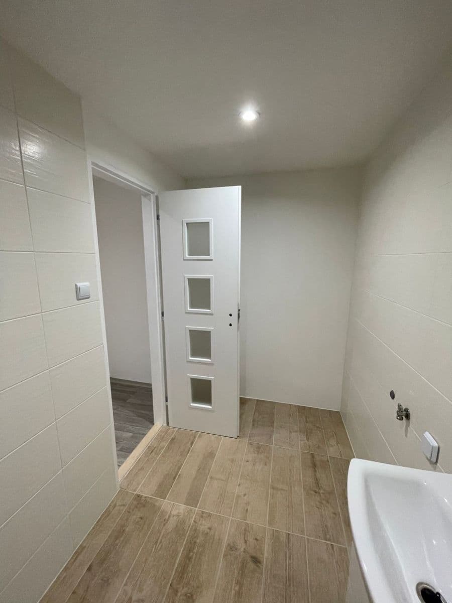 Pronájem bytu 4+kk 64 m², J. A. Komenského, Meziboří, Ústecký kraj Pronájem bytu 4+kk 64 m², J. A. Komenského, Meziboří, Ústecký kraj