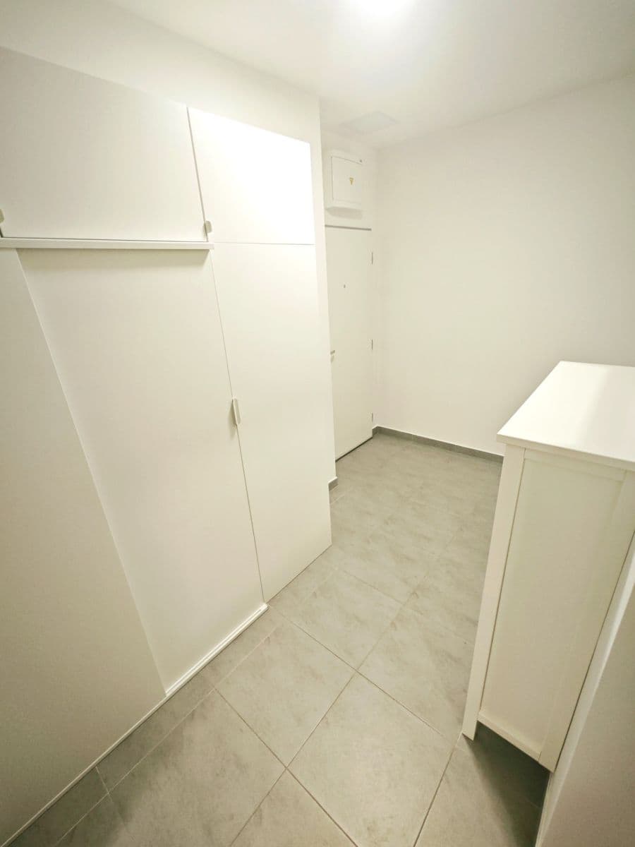 Pronájem bytu 1+kk 34 m², V Závětří, Praha, Praha Pronájem bytu 1+kk 34 m², V Závětří, Praha, Praha