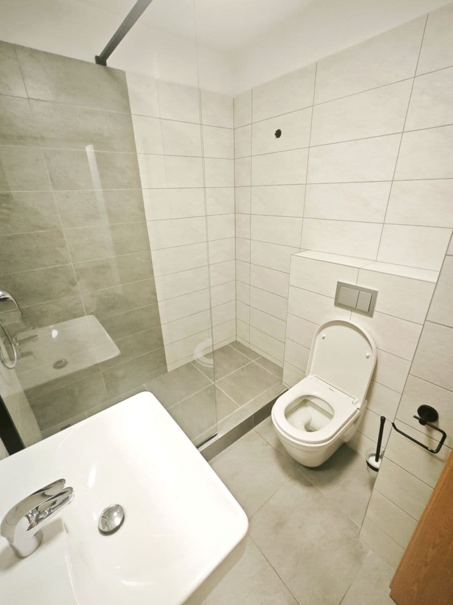 Pronájem bytu 1+kk 34 m², V Závětří, Praha, Praha Pronájem bytu 1+kk 34 m², V Závětří, Praha, Praha