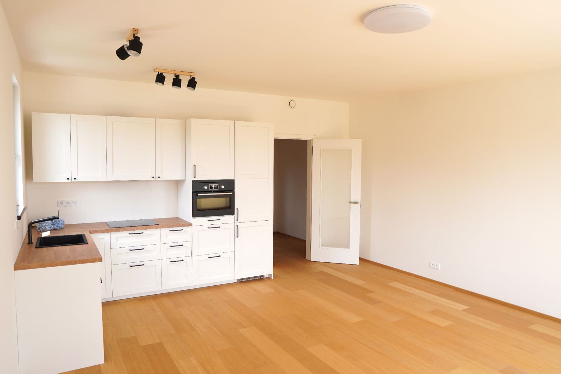 Pronájem bytu 1+kk 43 m², V Třešňovce, Praha, Praha Pronájem bytu 1+kk 43 m², V Třešňovce, Praha, Praha