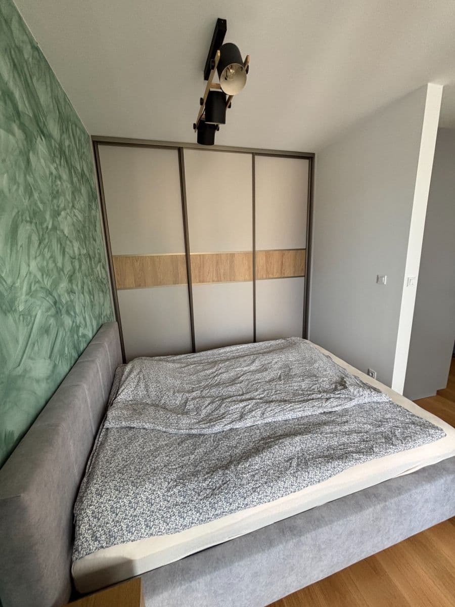 Pronájem bytu 1+kk 33 m², Vladimíra Kobranova, Praha, Praha Pronájem bytu 1+kk 33 m², Vladimíra Kobranova, Praha, Praha