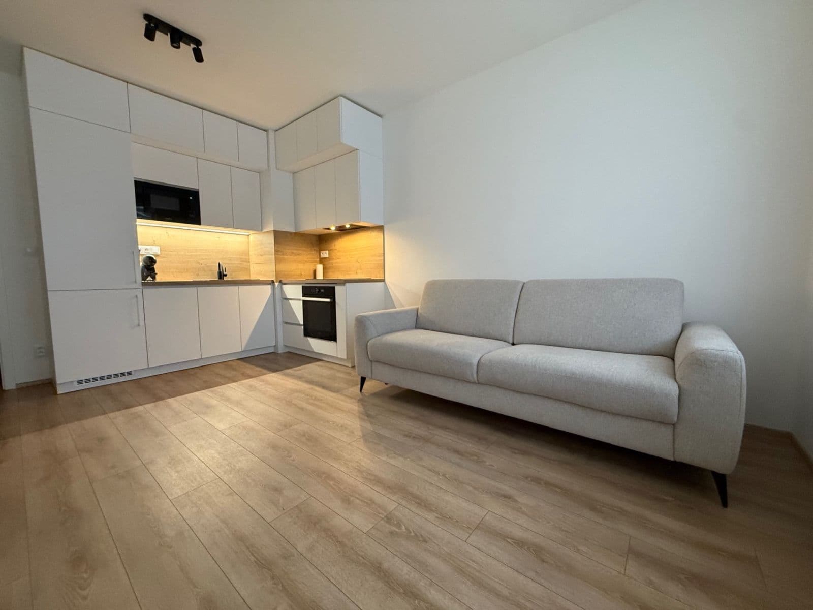 Pronájem bytu 1+kk 28 m², Spolková, Brno, Jihomoravský kraj Pronájem bytu 1+kk 28 m², Spolková, Brno, Jihomoravský kraj
