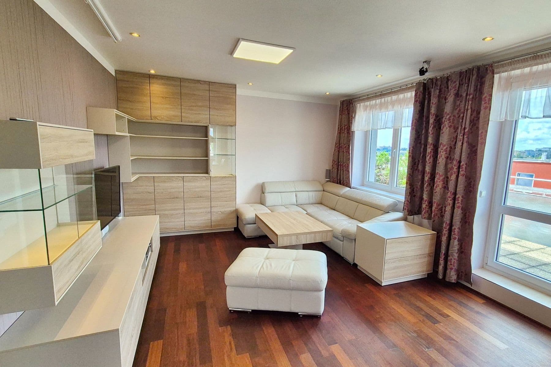 Pronájem bytu 4+1 116 m², U Kříže, Praha, Praha Pronájem bytu 4+1 116 m², U Kříže, Praha, Praha