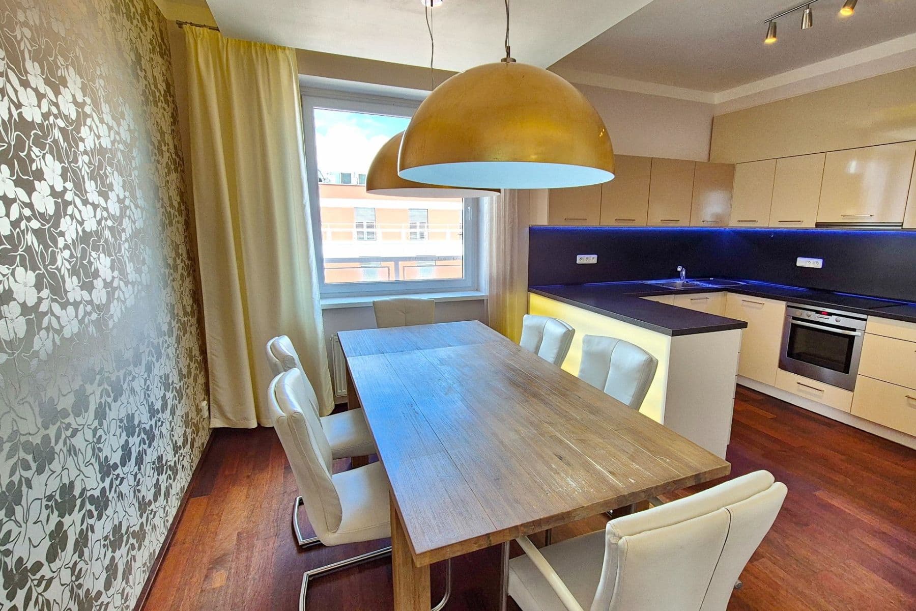 Pronájem bytu 4+1 116 m², U Kříže, Praha, Praha Pronájem bytu 4+1 116 m², U Kříže, Praha, Praha