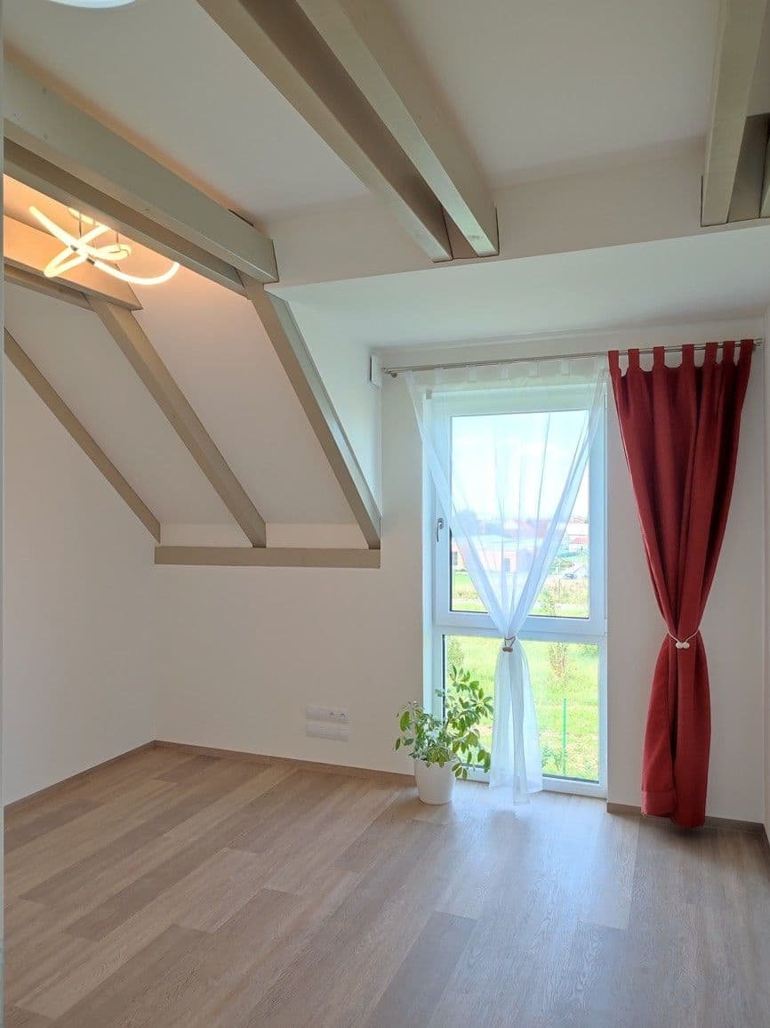 Pronájem domu 150 m², pozemek 320 m², Nad Rybníkem, Herink, Středočeský kraj Pronájem domu 150 m², pozemek 320 m², Nad Rybníkem, Herink, Středočeský kraj