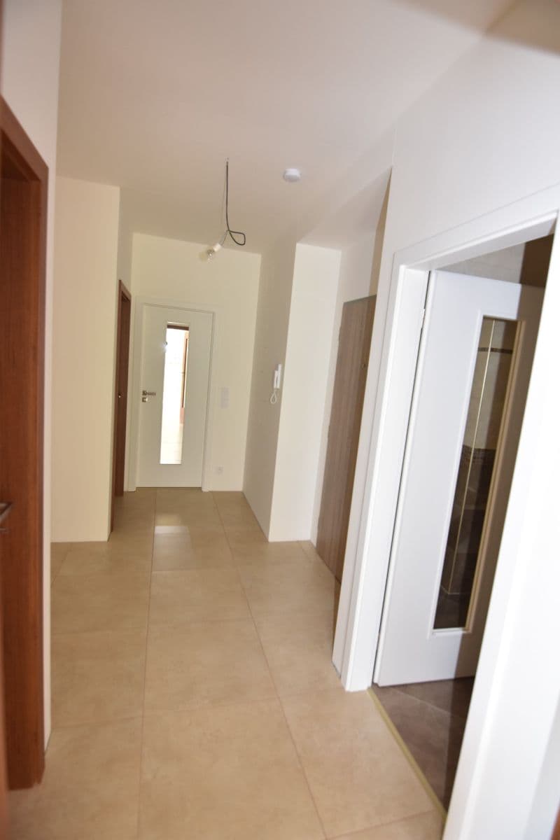 Pronájem bytu 3+kk 75 m², Armádní, Milovice, Středočeský kraj Pronájem bytu 3+kk 75 m², Armádní, Milovice, Středočeský kraj