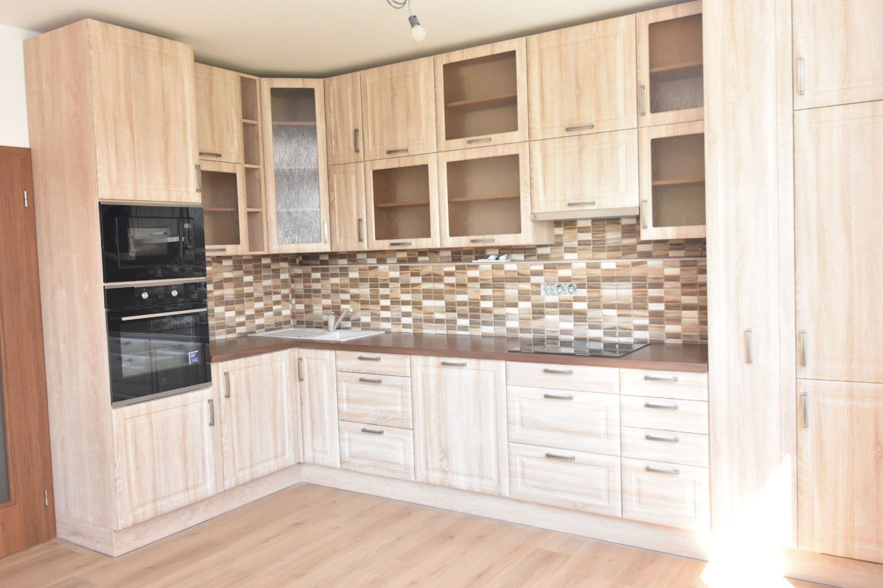 Pronájem bytu 3+kk 75 m², Armádní, Milovice, Středočeský kraj Pronájem bytu 3+kk 75 m², Armádní, Milovice, Středočeský kraj