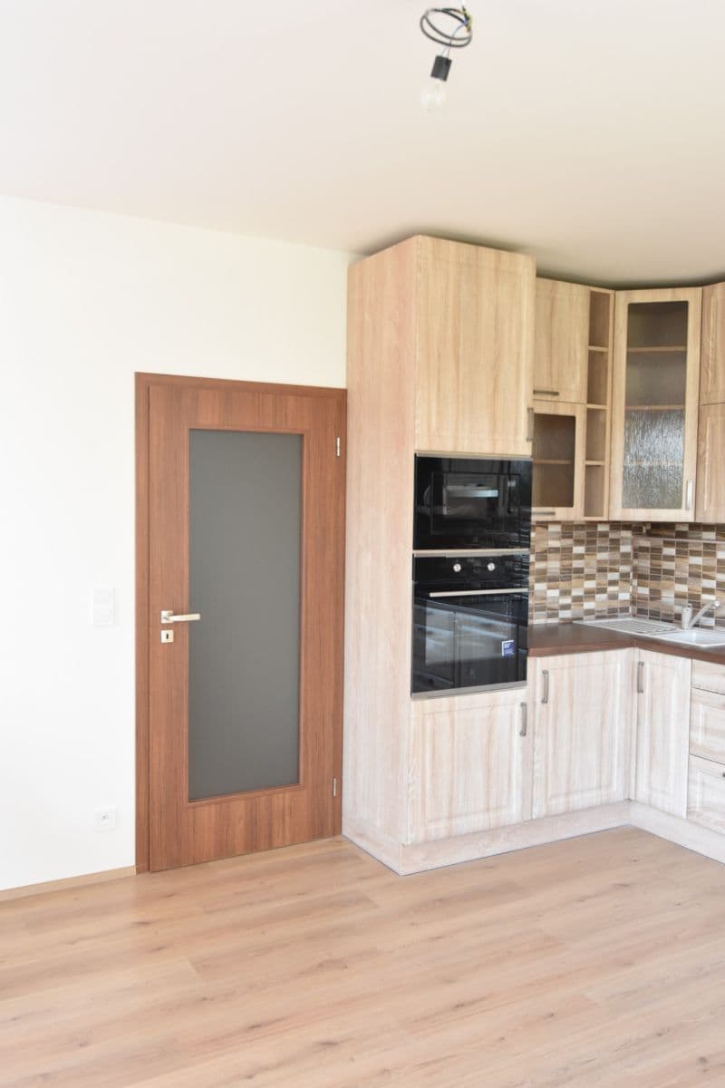 Pronájem bytu 3+kk 75 m², Armádní, Milovice, Středočeský kraj Pronájem bytu 3+kk 75 m², Armádní, Milovice, Středočeský kraj