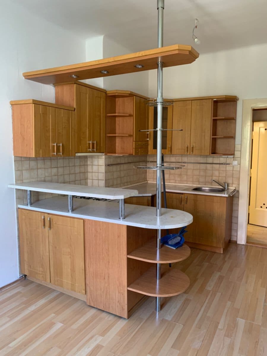 Pronájem bytu 2+kk 54 m², 28. pluku, Praha, Praha Pronájem bytu 2+kk 54 m², 28. pluku, Praha, Praha