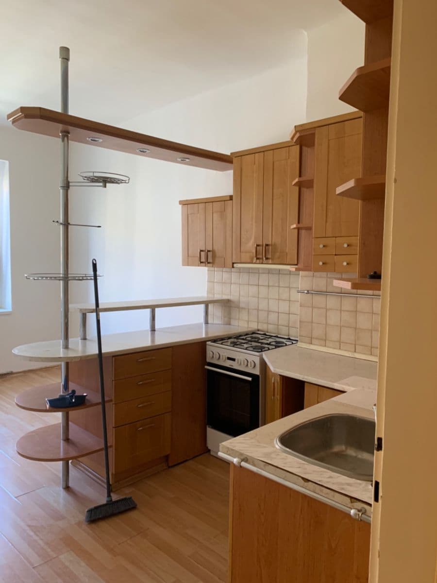 Pronájem bytu 2+kk 54 m², 28. pluku, Praha, Praha Pronájem bytu 2+kk 54 m², 28. pluku, Praha, Praha