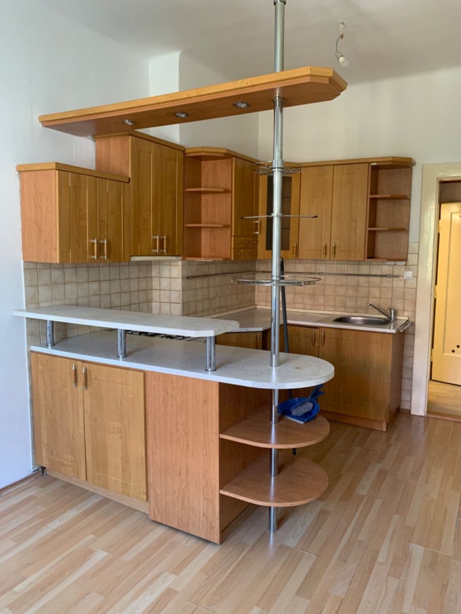 Pronájem bytu 2+kk 54 m², 28. pluku, Praha, Praha Pronájem bytu 2+kk 54 m², 28. pluku, Praha, Praha