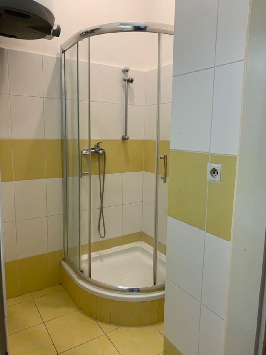 Pronájem bytu 2+kk 54 m², 28. pluku, Praha, Praha Pronájem bytu 2+kk 54 m², 28. pluku, Praha, Praha
