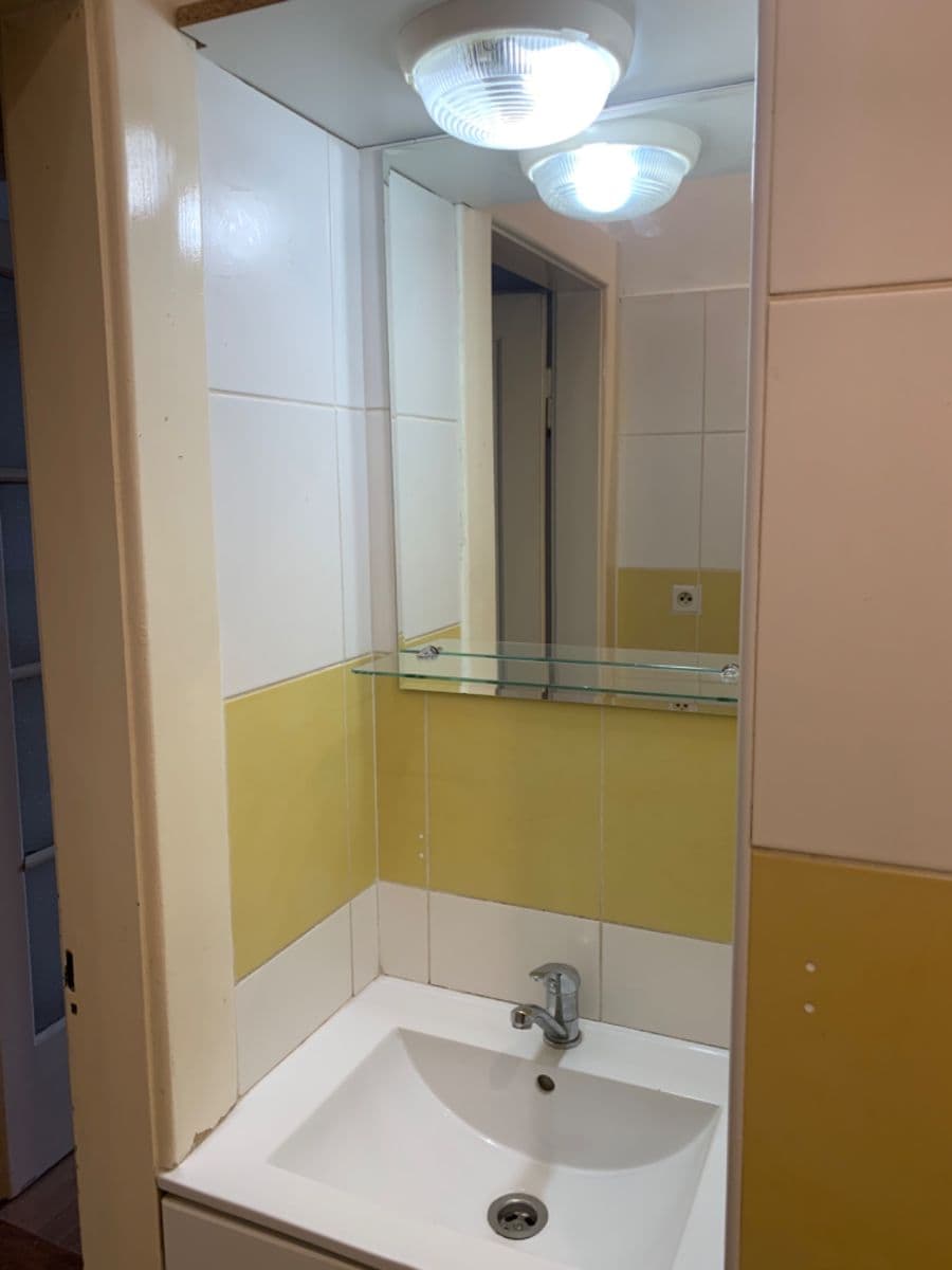 Pronájem bytu 2+kk 54 m², 28. pluku, Praha, Praha Pronájem bytu 2+kk 54 m², 28. pluku, Praha, Praha