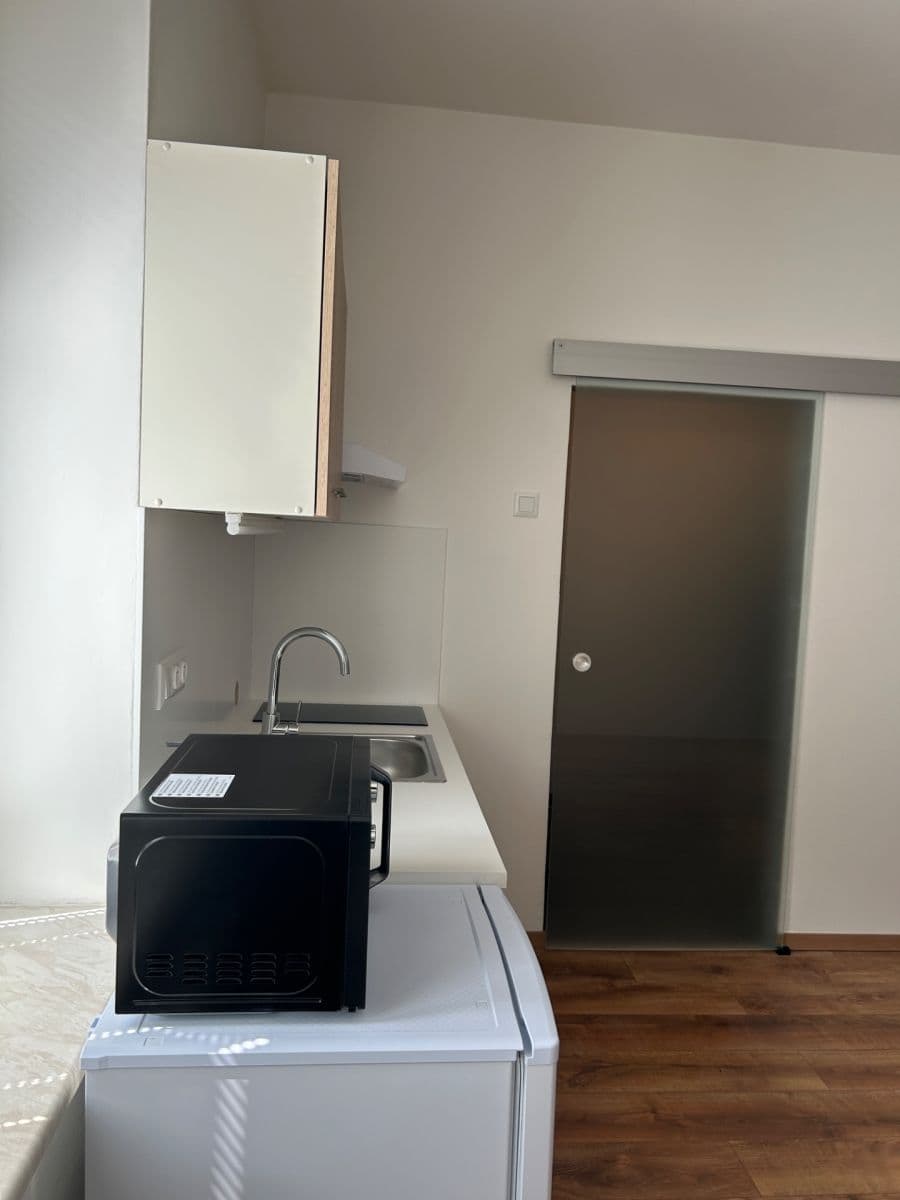 Pronájem bytu 1+kk 27 m², Suchdolské náměstí, Praha, Praha Pronájem bytu 1+kk 27 m², Suchdolské náměstí, Praha, Praha