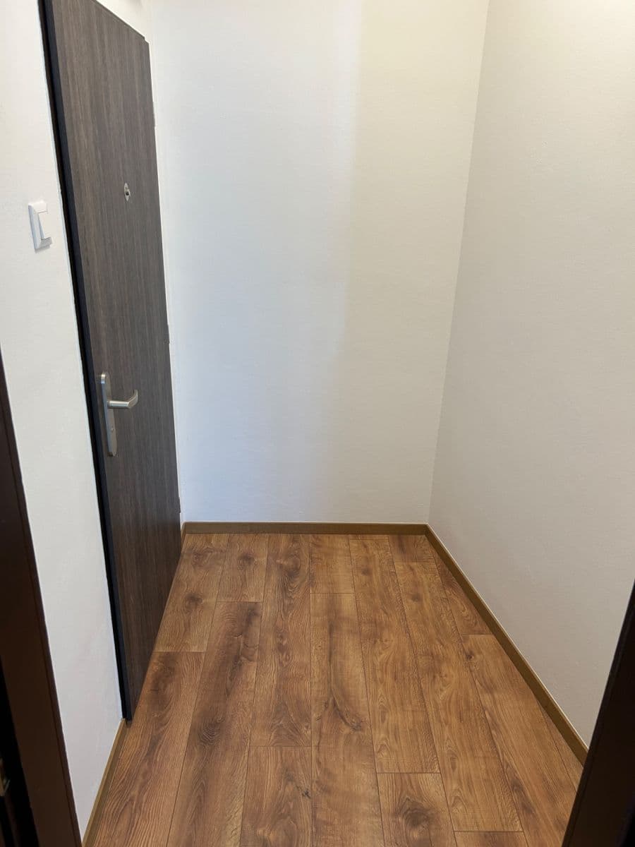 Pronájem bytu 1+kk 27 m², Suchdolské náměstí, Praha, Praha Pronájem bytu 1+kk 27 m², Suchdolské náměstí, Praha, Praha