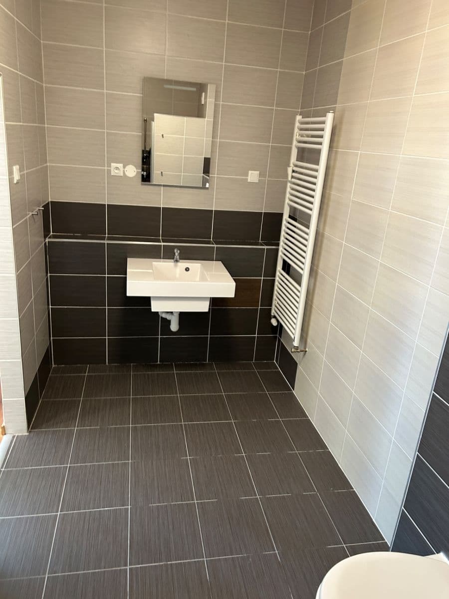 Pronájem bytu 1+kk 27 m², Suchdolské náměstí, Praha, Praha Pronájem bytu 1+kk 27 m², Suchdolské náměstí, Praha, Praha