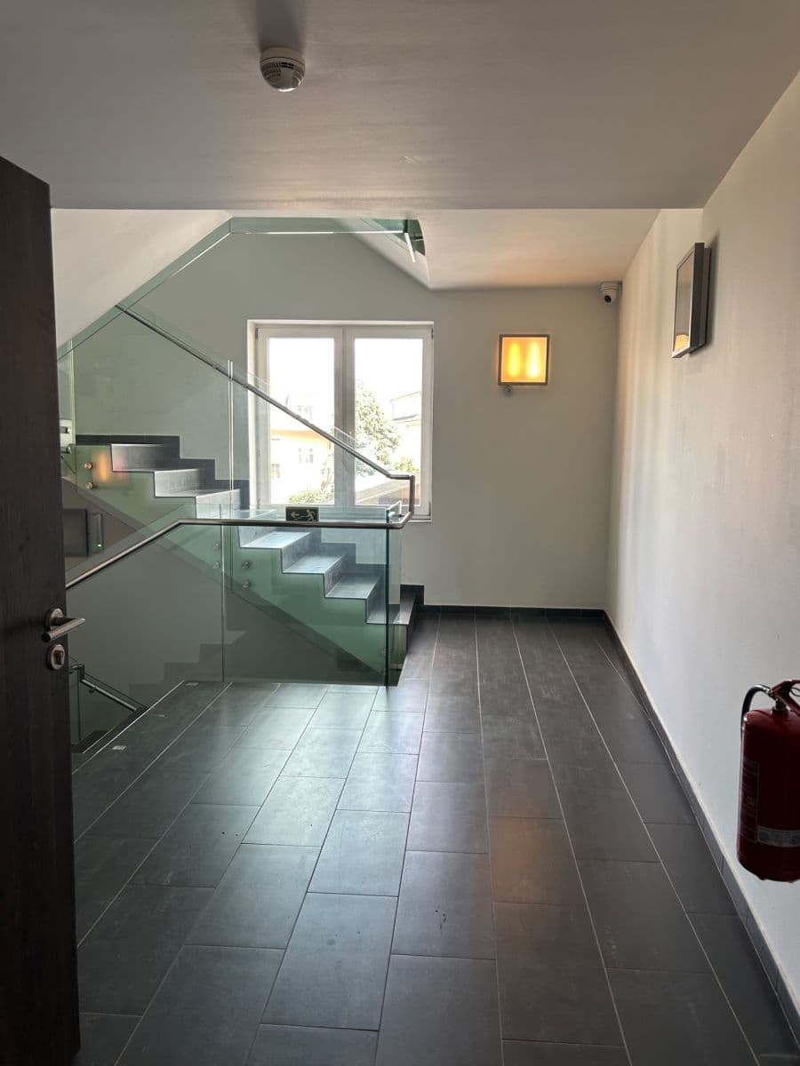 Pronájem bytu 1+kk 27 m², Suchdolské náměstí, Praha, Praha Pronájem bytu 1+kk 27 m², Suchdolské náměstí, Praha, Praha