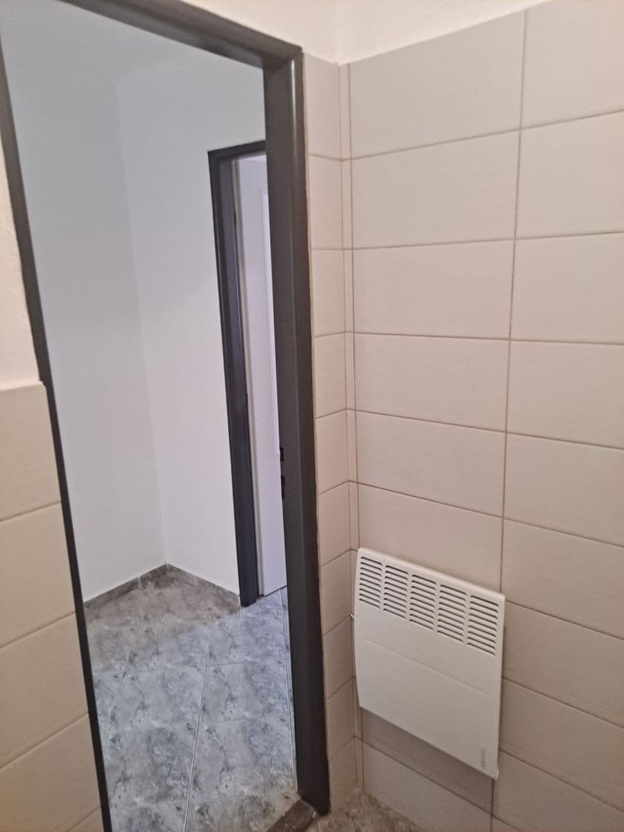 Pronájem bytu 1+kk 30 m², Husova, Třeboň, Jihočeský kraj Pronájem bytu 1+kk 30 m², Husova, Třeboň, Jihočeský kraj