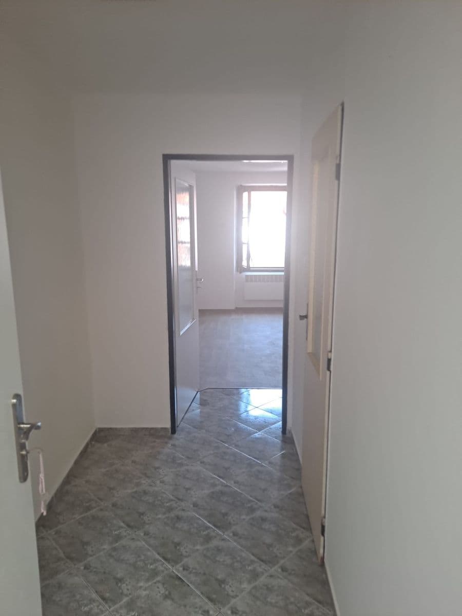 Pronájem bytu 1+kk 30 m², Husova, Třeboň, Jihočeský kraj Pronájem bytu 1+kk 30 m², Husova, Třeboň, Jihočeský kraj