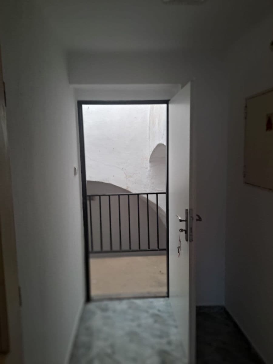 Pronájem bytu 1+kk 30 m², Husova, Třeboň, Jihočeský kraj Pronájem bytu 1+kk 30 m², Husova, Třeboň, Jihočeský kraj