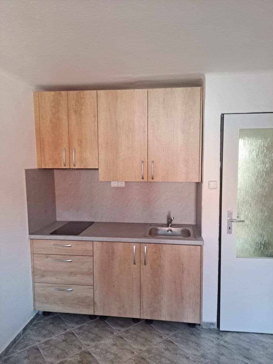 Pronájem bytu 1+kk 30 m², Husova, Třeboň, Jihočeský kraj Pronájem bytu 1+kk 30 m², Husova, Třeboň, Jihočeský kraj