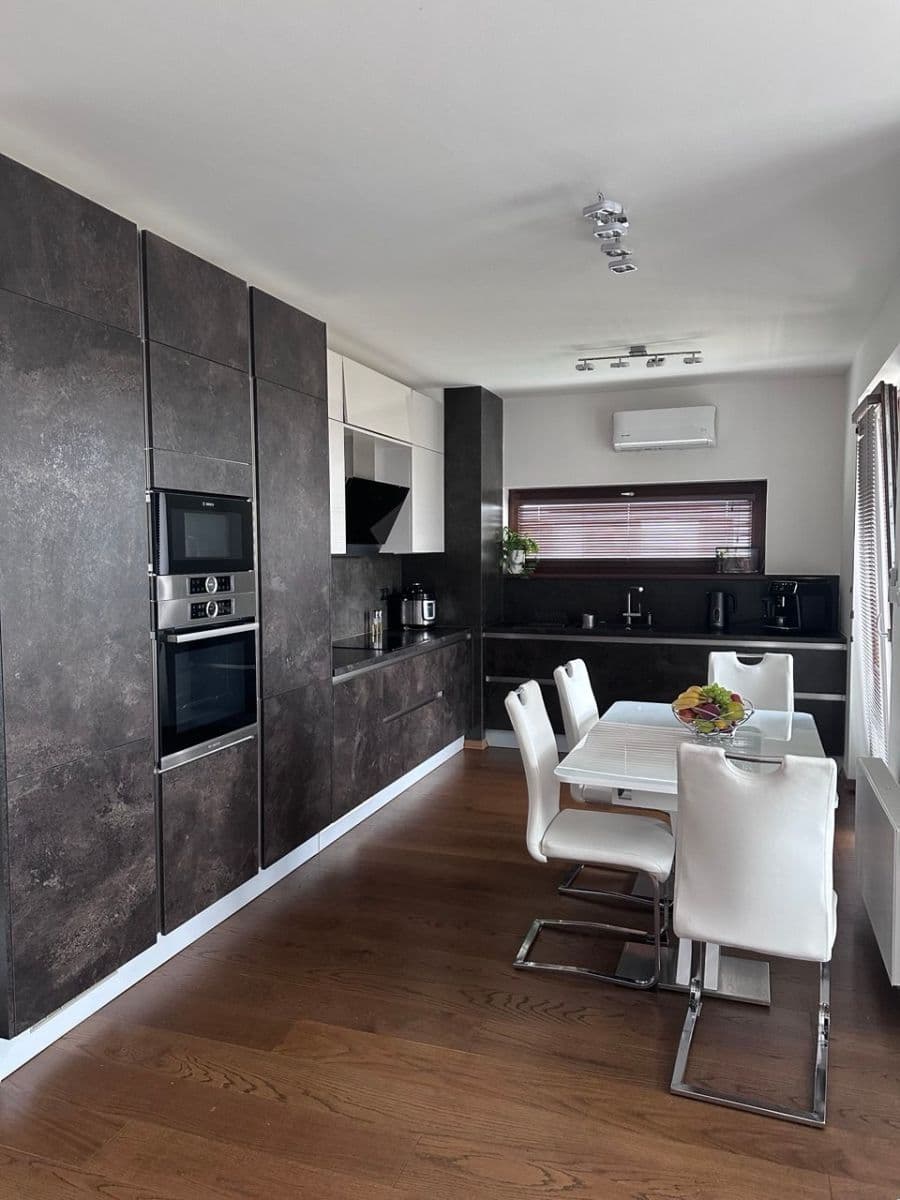 Pronájem bytu 3+kk 85 m², Učňovská, Praha, Praha Pronájem bytu 3+kk 85 m², Učňovská, Praha, Praha