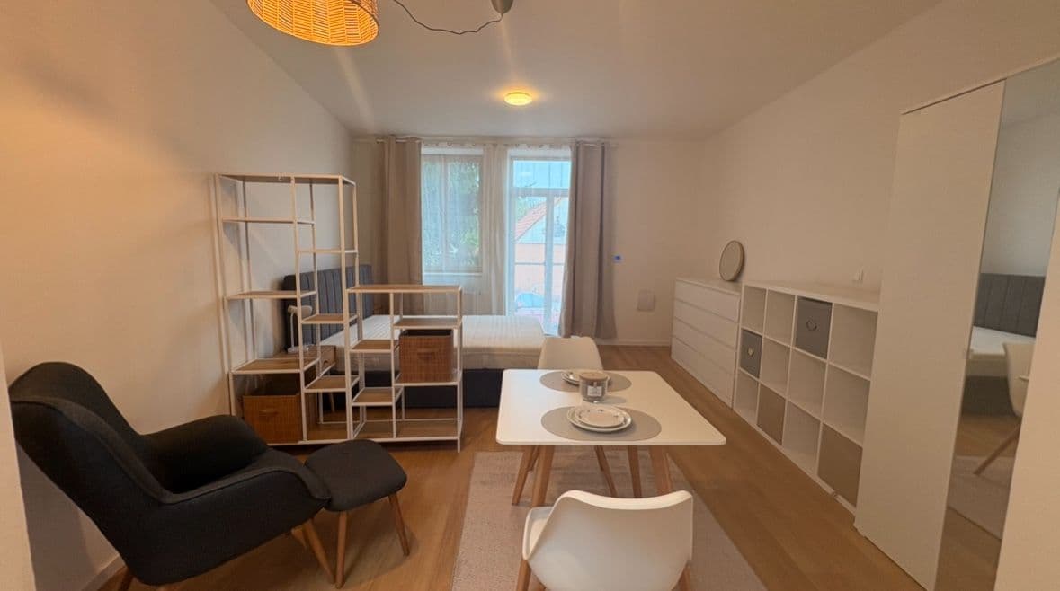 Pronájem bytu 1+kk 37 m², Národních hrdinů, Praha, Praha Pronájem bytu 1+kk 37 m², Národních hrdinů, Praha, Praha